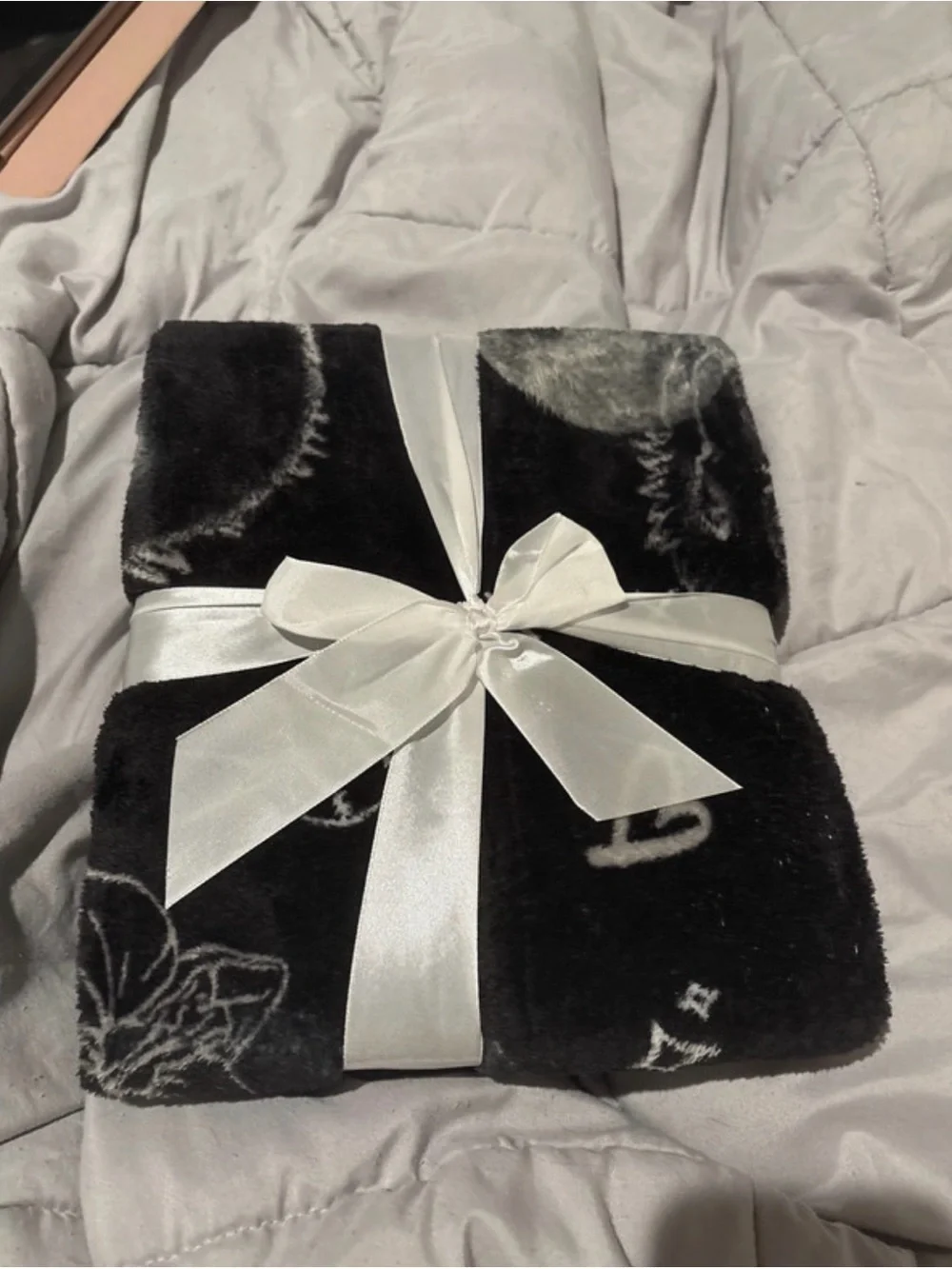 The Twilight Saga Silk Touch Blanket - Black